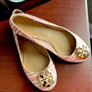 Beautiful leather summer flats by Tory Burch. Size 8M. Red and beige.